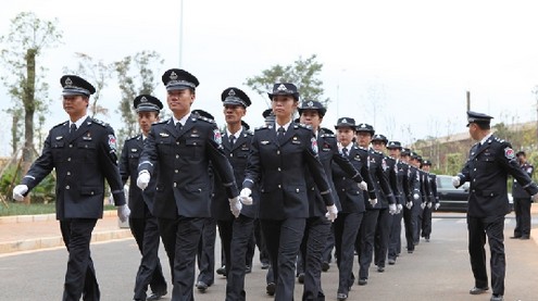昆明长水机场金属安检门检测人员统一更换10CA新装[图]