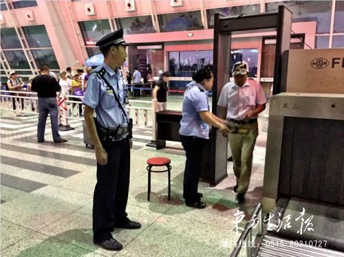 盐城火车站安保级别提高 安检门探测检查不含糊