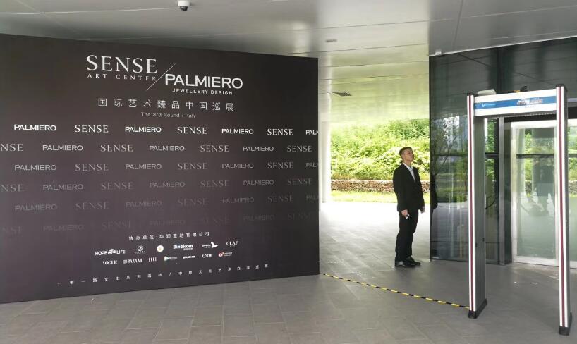 国际艺术臻品中国巡展会采用维和时代安检门厂家供应的金属探测门[图]