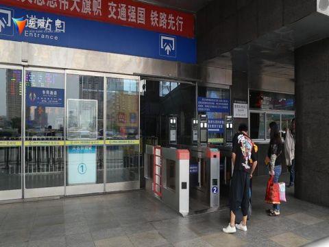测温安检门发挥威力 岳阳对这6趟北上火车实施二次安检